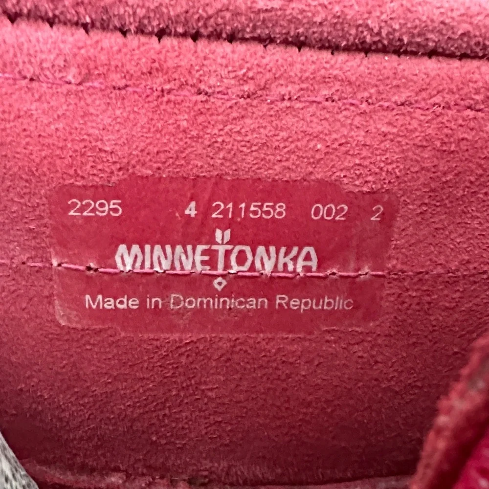 Minnetonka Pink Fringe Moccasins Girls 4